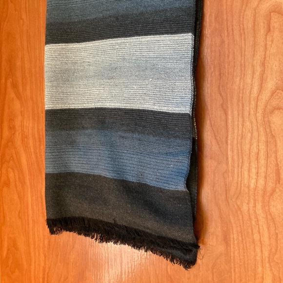 Pistil Shae Scarf - Picture 2 of 3